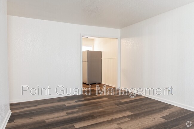 Building Photo - 403-409 W. 31st Street S. - 407 Rental