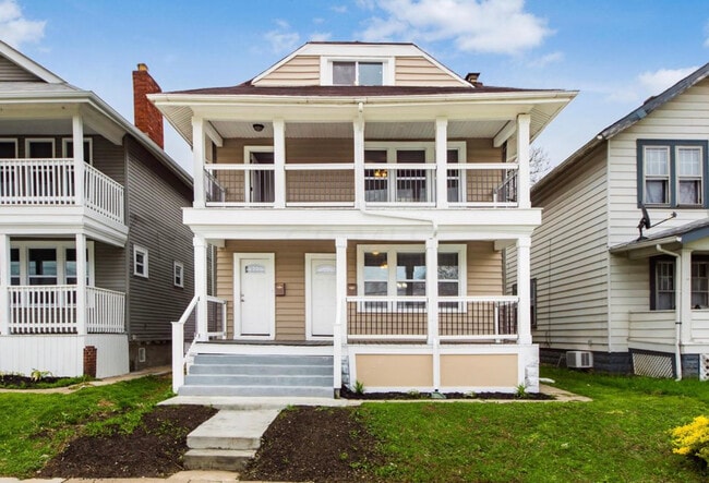 Photo - 770 Kelton Ave Townhome