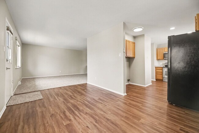 Photo - 6348 Nelson St