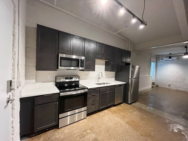 Photo - White Star Flats