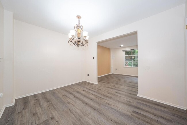 Photo - 403 Woodside Cir