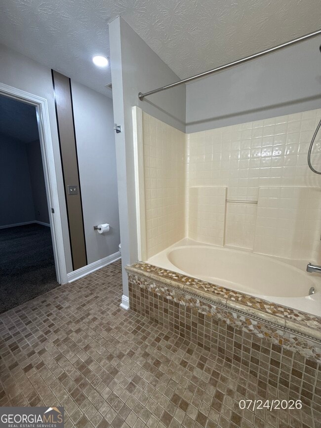 Photo - 215 Autumn Lake Way