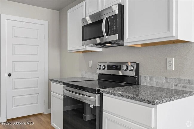Building Photo - 14509 Paris Ave Rental