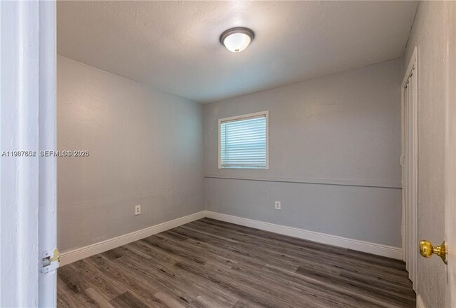 Photo - 327 SW 20th St Unit 3