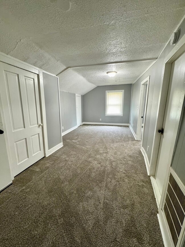 3032 Indian Rd