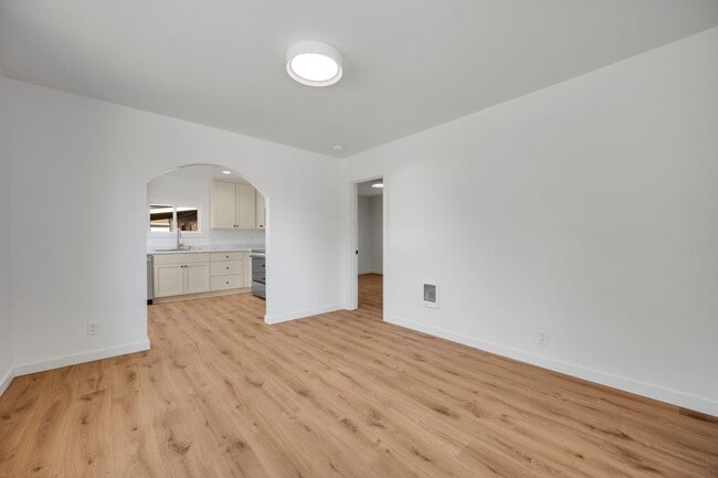 Photo - 404-406 SW Elmwood Ave Unit 404