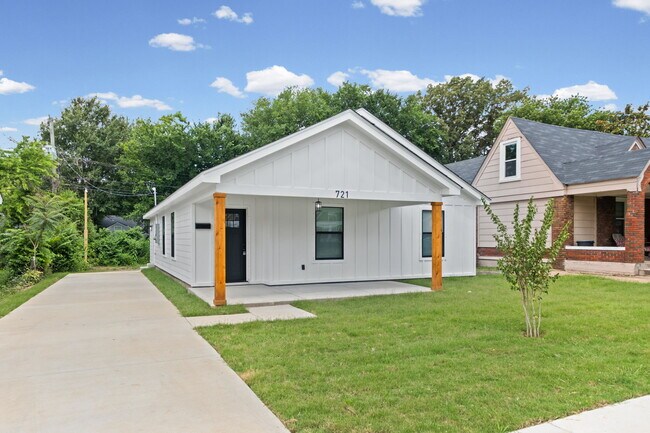 Photo - 721 Eva St