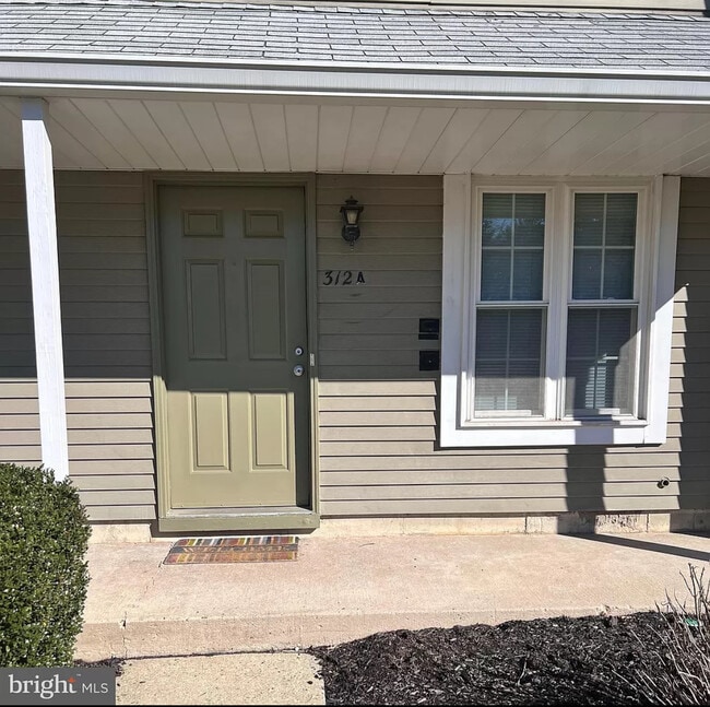 Building Photo - 312A Mitten Ln Unit 312A Mitten Lane