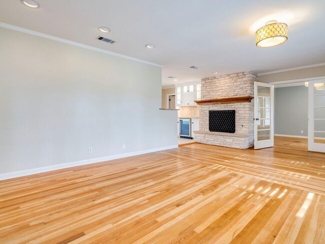 Photo - 404 Almarion Dr