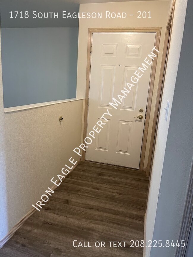 Photo - 1718 S Eagleson Rd