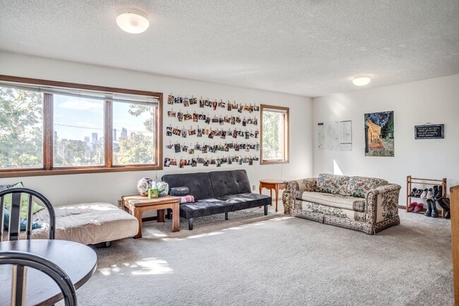 Photo - Spacious 5 Bedroom, 2 Bathroom Unit - Close to Campus! Unit 648