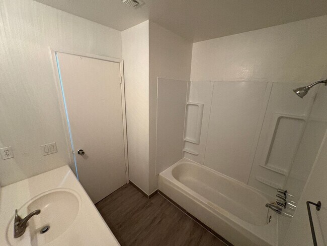 Photo - 5101gl Unit 5101gl #01