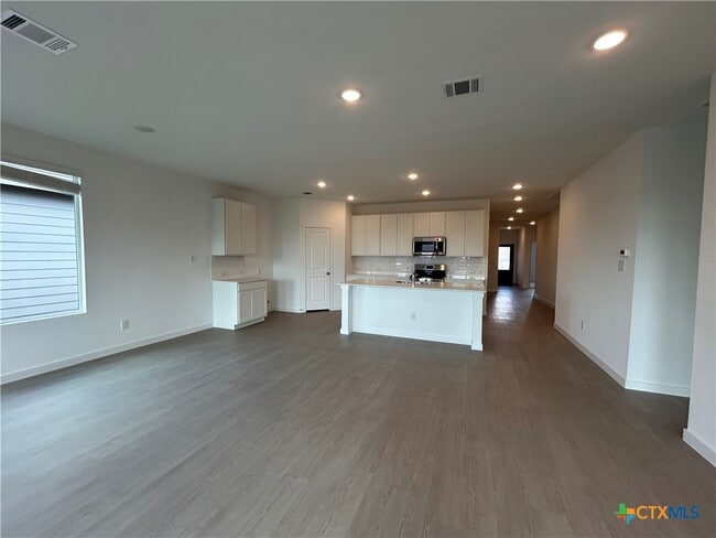 Building Photo - 728 Horsetail Ln