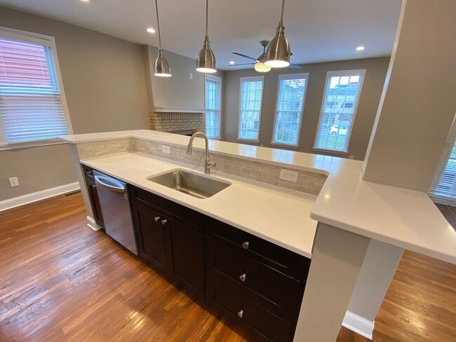 Photo - 2060-2062 Tuller St