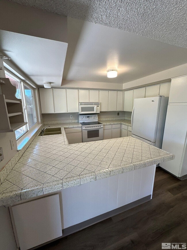 Photo - 462 Steffanie Wy