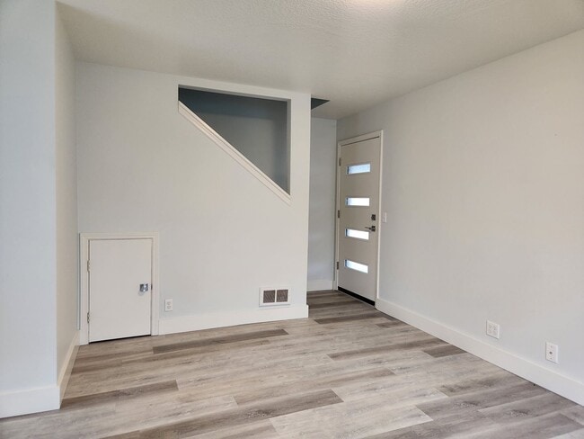 Photo - 1721 Mill Alley