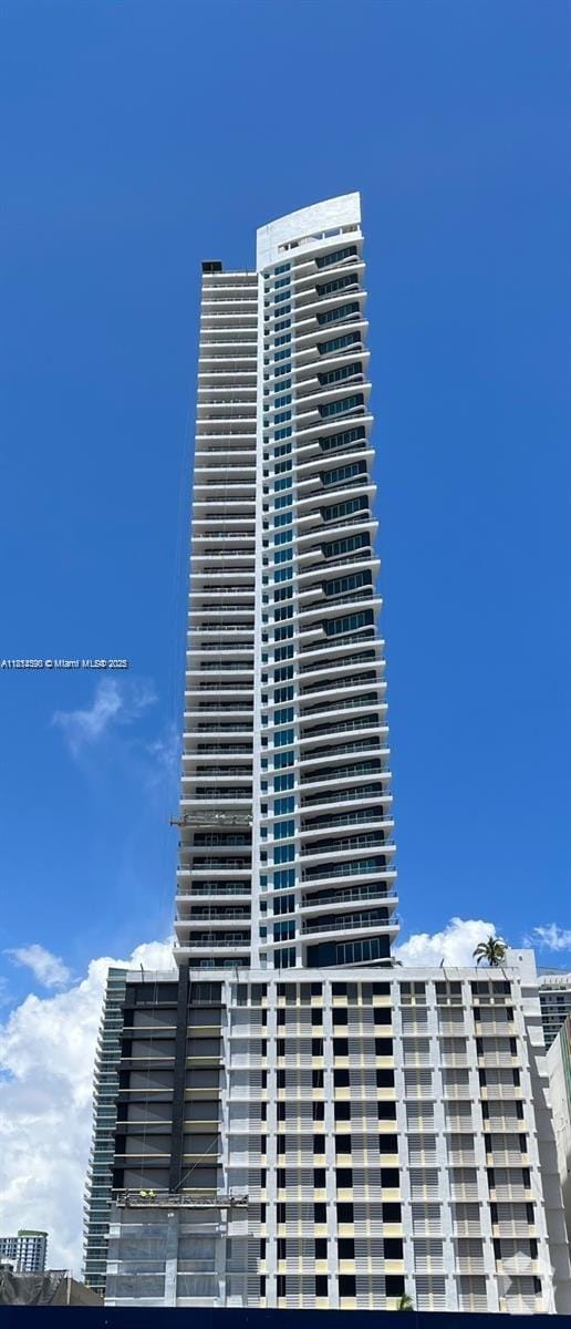 Building Photo - 60 SW 13th St Unit 1719 Rental