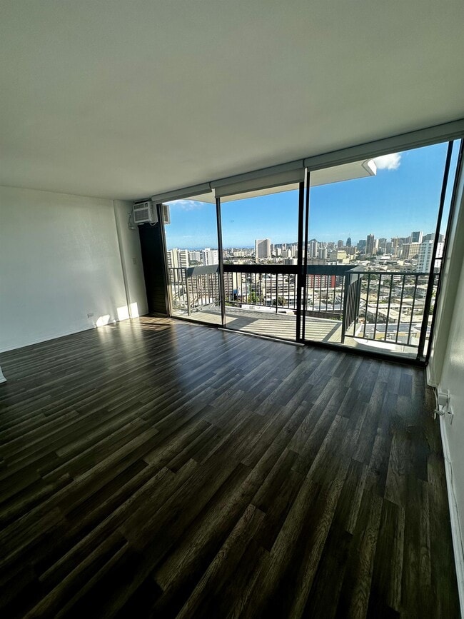 Photo - 1560 Thurston Ave