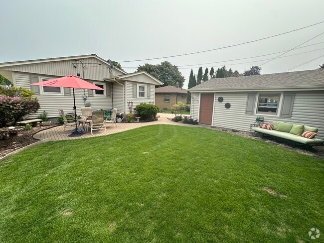Building Photo - 2828 S 11th Pl Rental