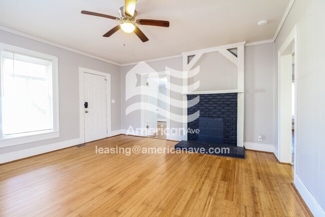Photo - 210 Farmer St