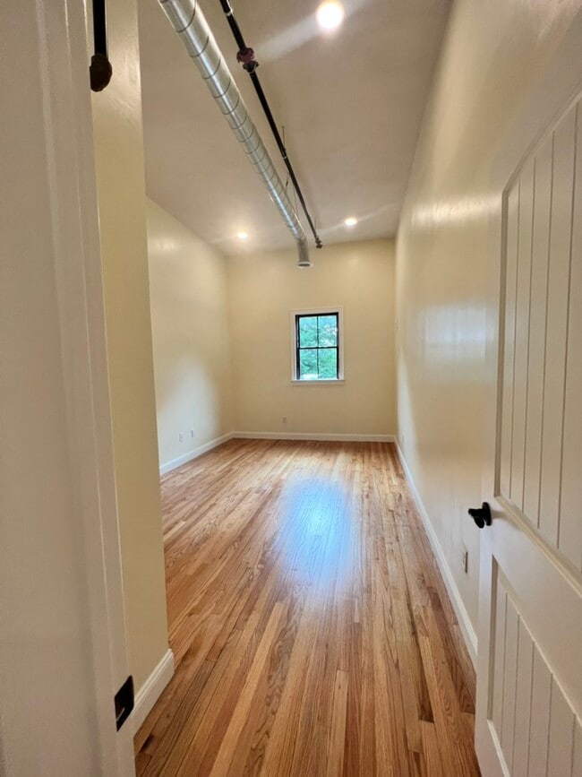 352 Manchaug Rd