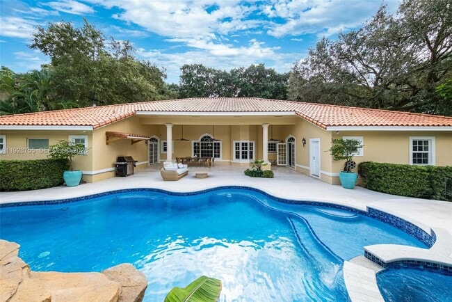 Photo - 1033 Almeria Ave