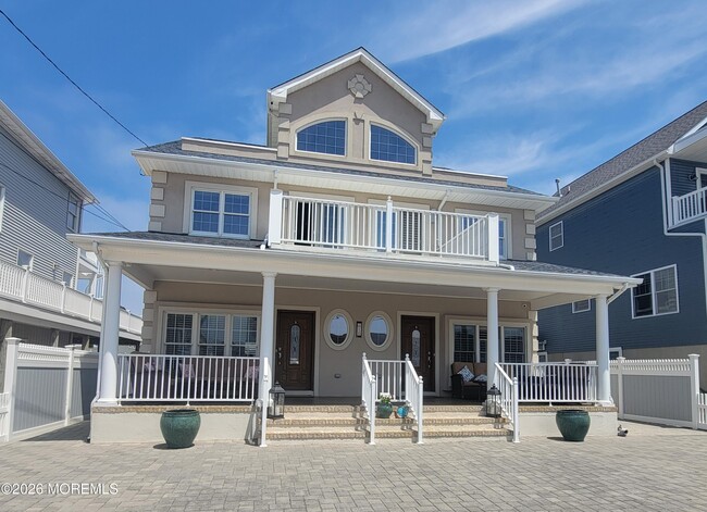 Photo - 10 3rd Ave