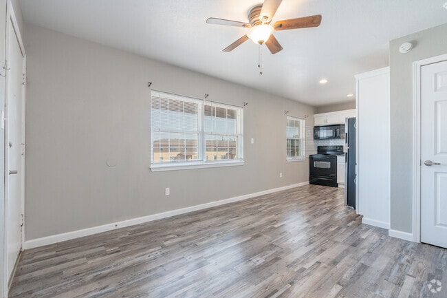 2BA, 1.5BA - 725SF - Living Room