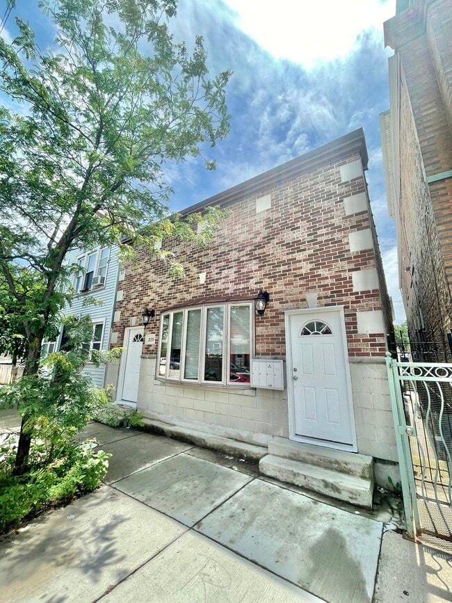 Photo - 2135 W 19th St Condo