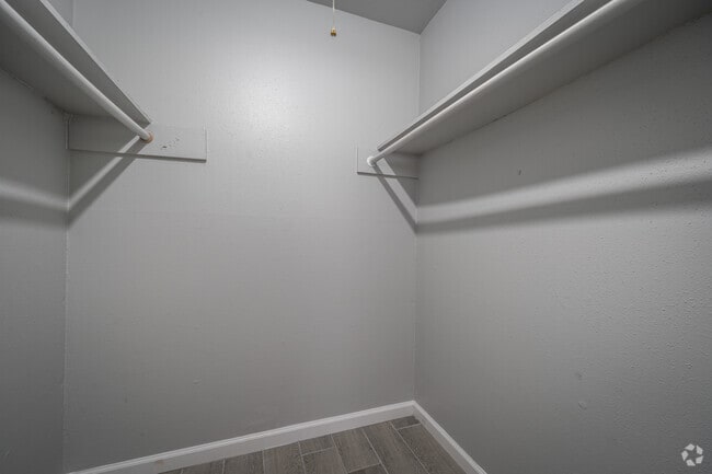 2BR, 1BA - 780SF - Primary Closet - Colonial