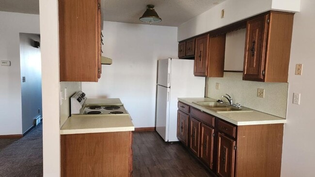 Thompson Apartments - Thompson Apartments