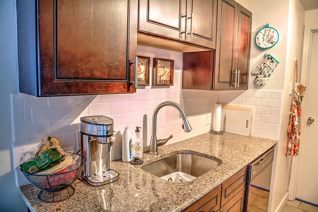 Photo - 5528 Pershing Ave Unit 203