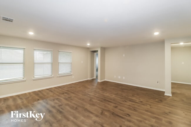 Photo - 1539 Owen Way