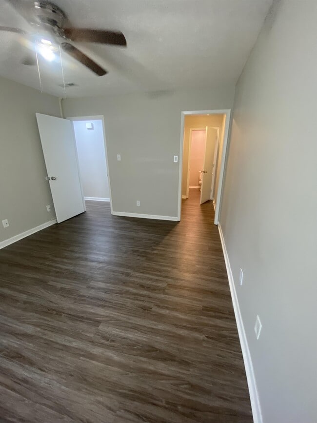 Photo - 919 Applewood Ln