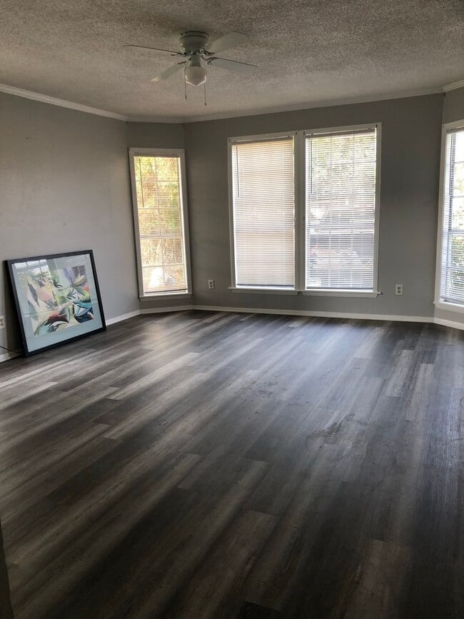 Photo - Move In Specual Large Duplex in a quiet cul-d-sac close to VA hospital Unidad 1