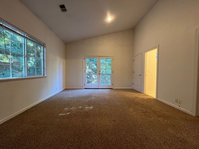 Photo - Spacious 3 Bedroom, 2.5 Bathroom w/ Bonus ...