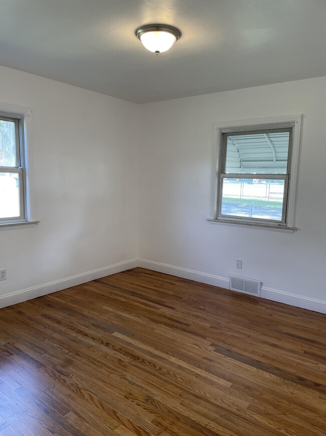 Photo - 5048 Mclain St