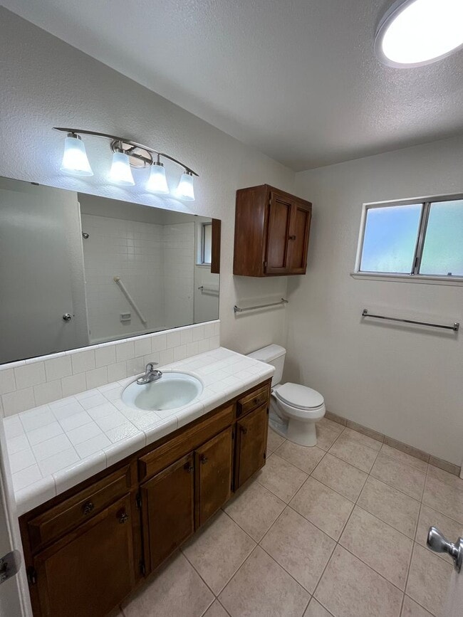 SW Visalia home available now! Rental House Rental in Visalia, CA