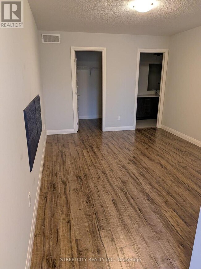 Photo - 3046 Springmeadow Road