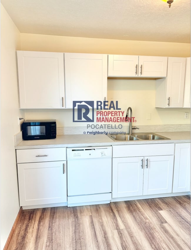 Photo - Updated 3 Bedroom 2 bath Townhome