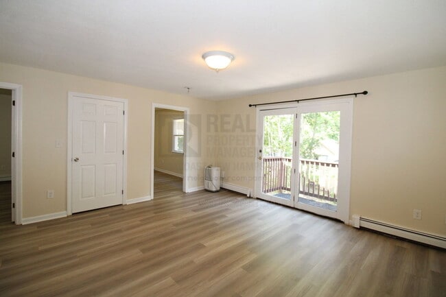 Building Photo - 11 Hickey St Unit 3