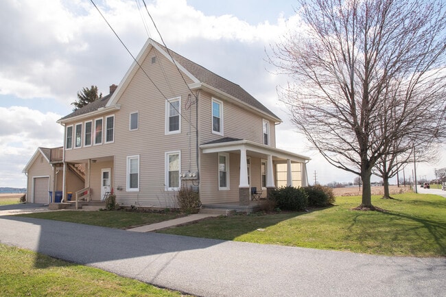 Building Photo - 2493 Mount Joy Rd Unit A