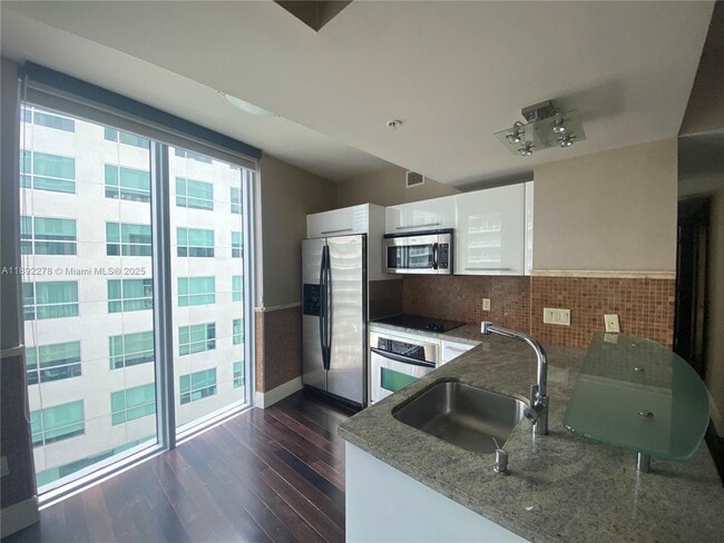 Photo - 185 SW 7th St Unidad 2312