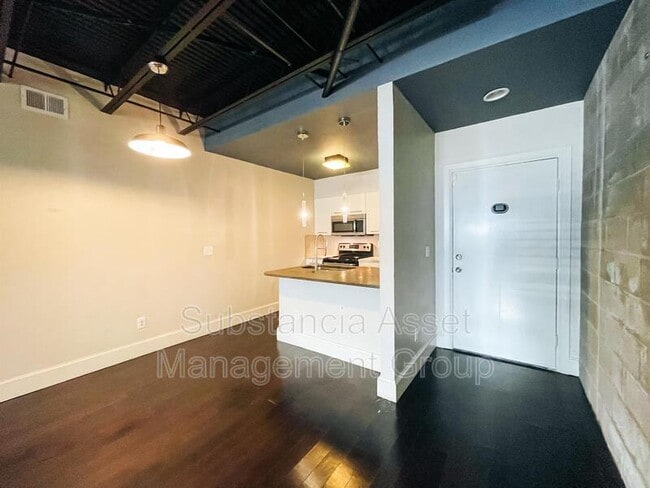 Photo - 915 NW 7th St