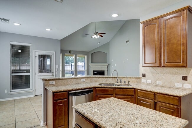 Building Photo - 6631 Larocke Trail