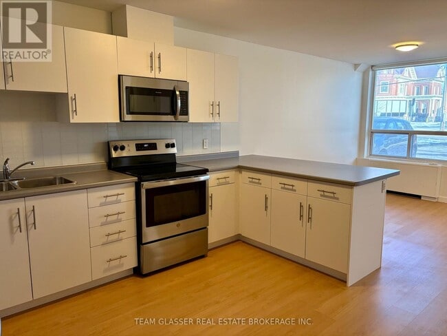 Photo - 396 Queens Ave Unité 102