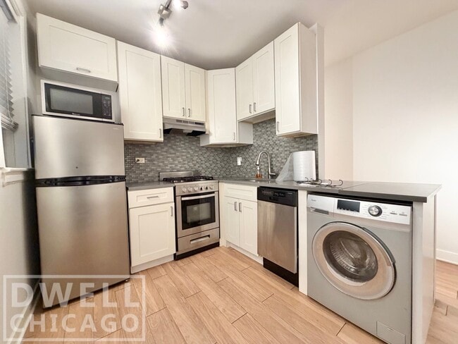 Photo - 501 W Belmont Ave Unit 1