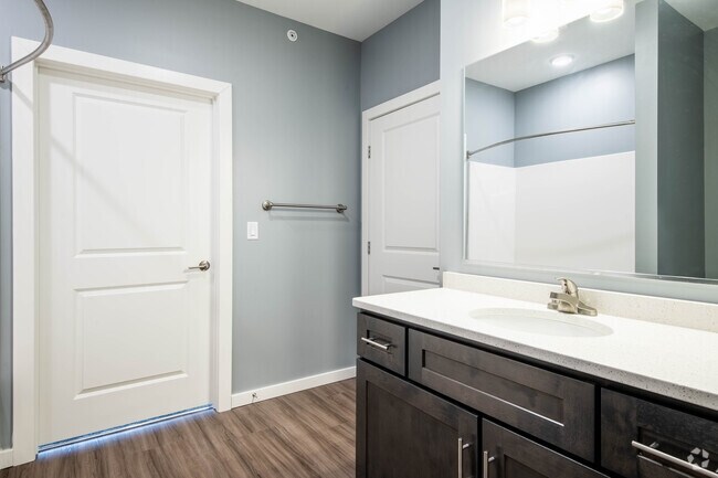 2BR, 2BA - 1076SF