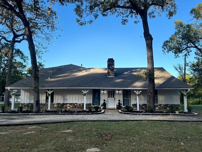 Photo - 8402 Matthews Ln