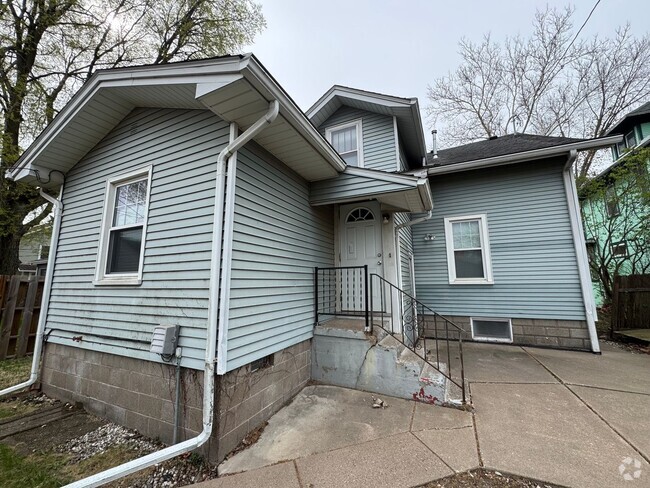 Building Photo - RI Duplex Unit RI 19th Ave Upper Duplex Rental